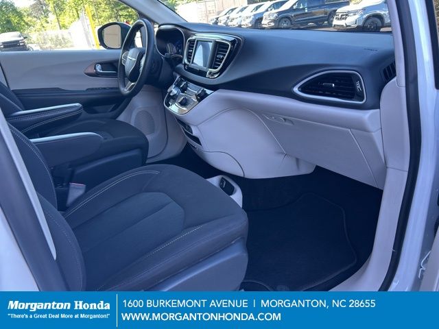 2023 Chrysler Voyager LX - Photo 37