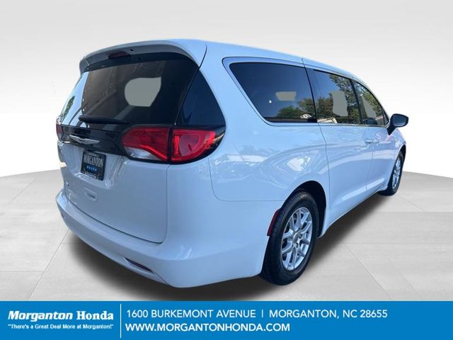 2023 Chrysler Voyager LX - Photo 8