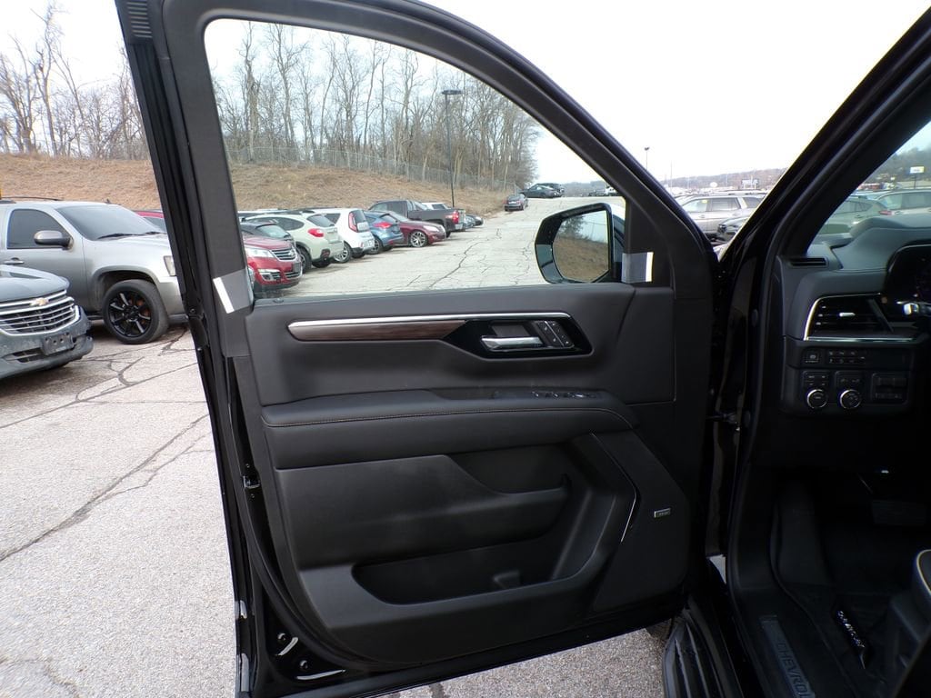 2026 Chevrolet Suburban Premier - Photo 12