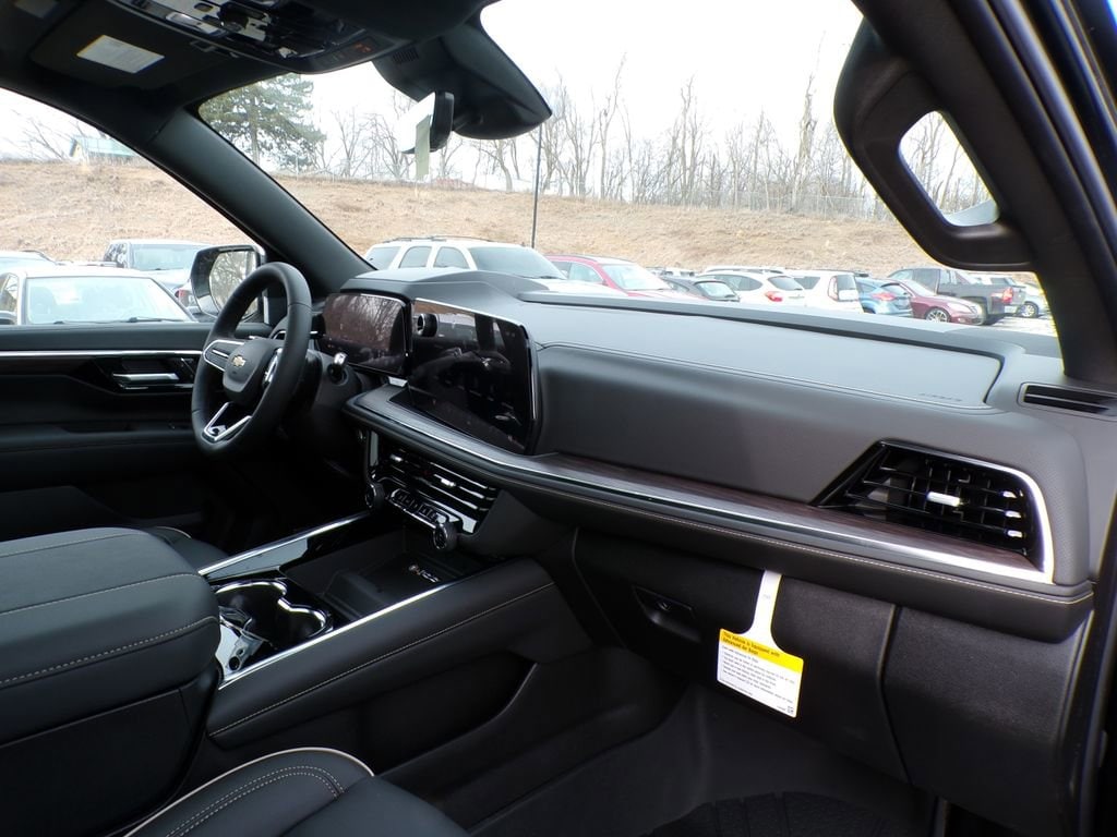 2026 Chevrolet Suburban Premier - Photo 16