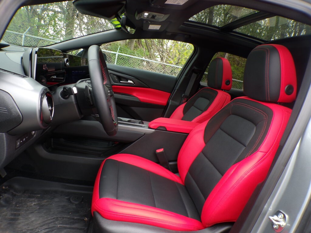 2026 Chevrolet Equinox EV RS - Photo 14