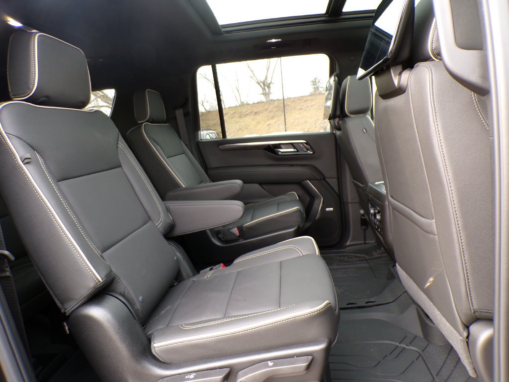 2026 Chevrolet Suburban Premier - Photo 21