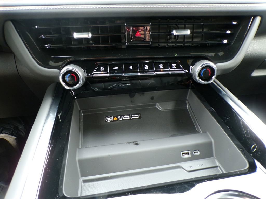 2026 Chevrolet Suburban Premier - Photo 29