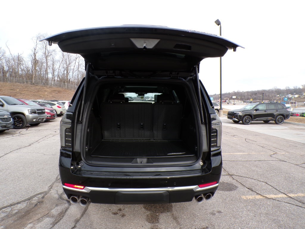 2026 Chevrolet Suburban Premier - Photo 7