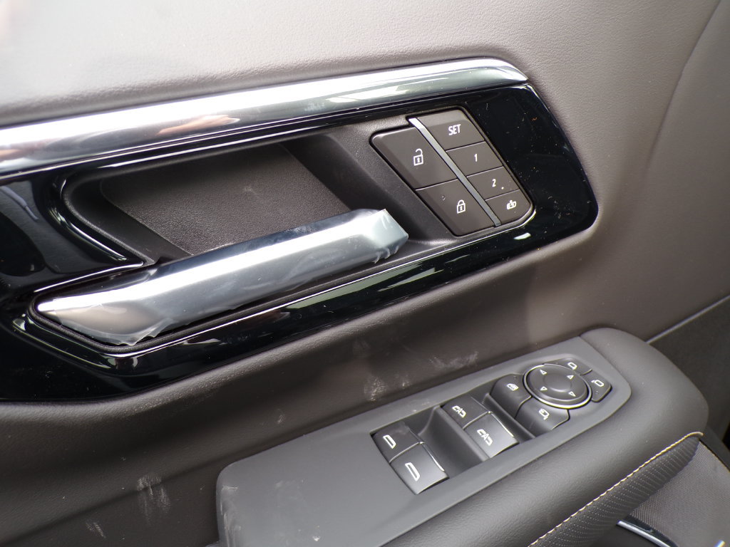 2026 Chevrolet Suburban Premier - Photo 13
