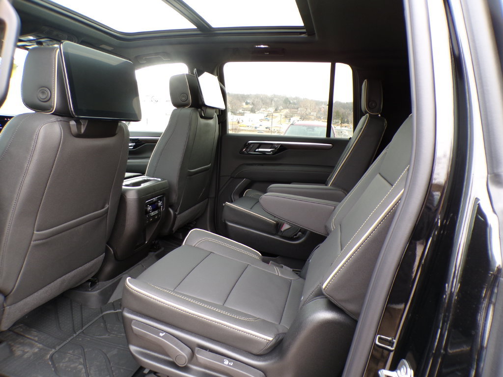 2026 Chevrolet Suburban Premier - Photo 18