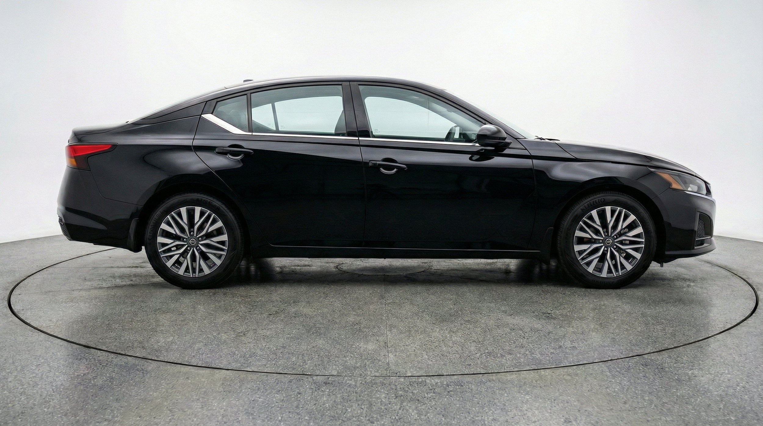 Thumbnail: 2025 Nissan Altima - 10