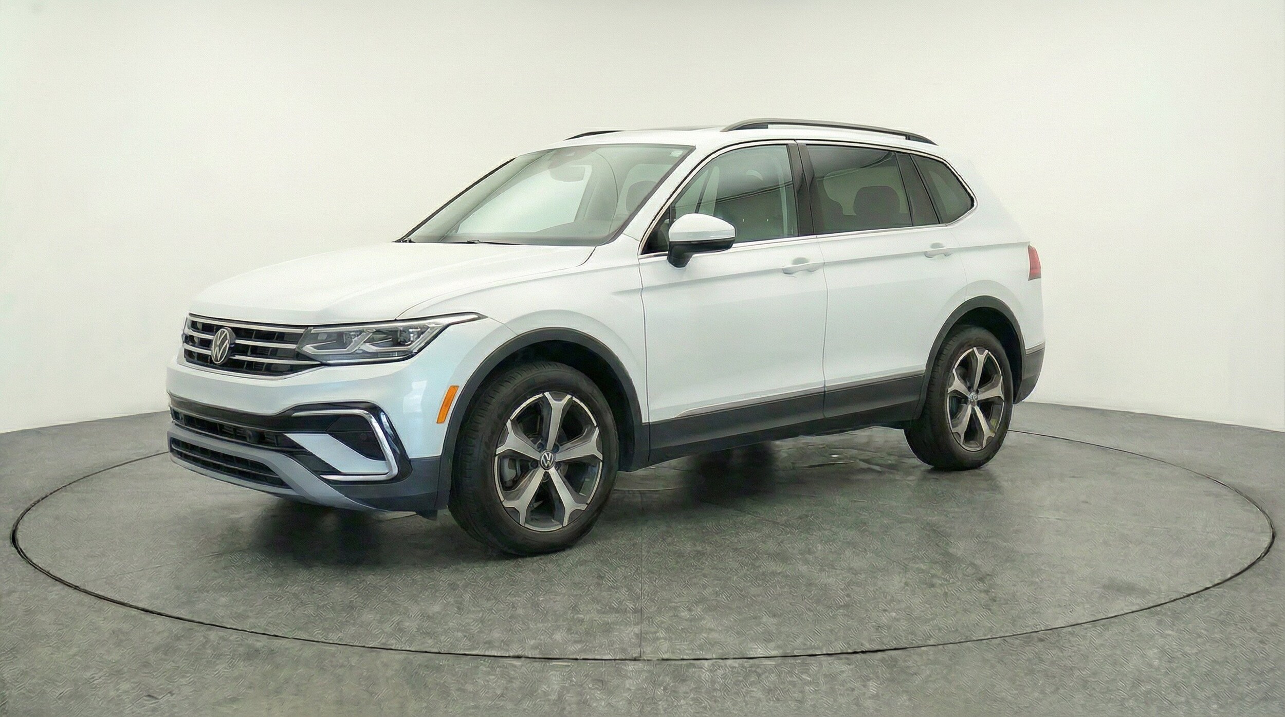 Thumbnail: 2026 Volkswagen Tiguan - 3