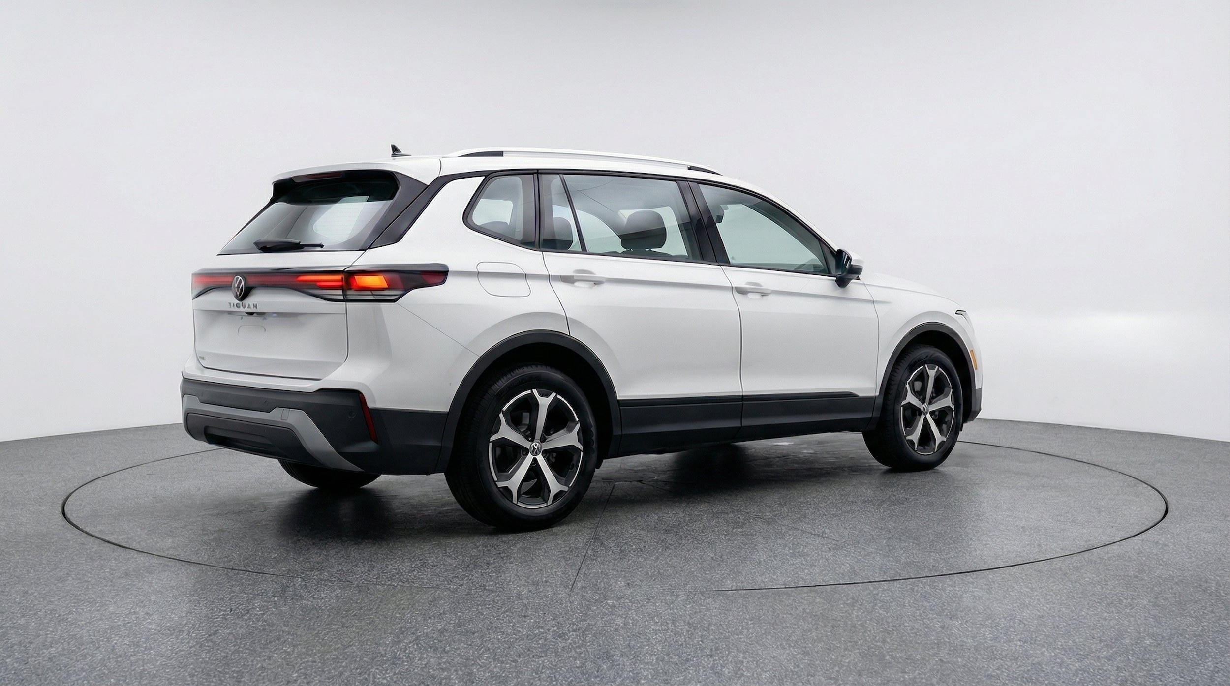 Thumbnail: 2026 Volkswagen Tiguan - 9