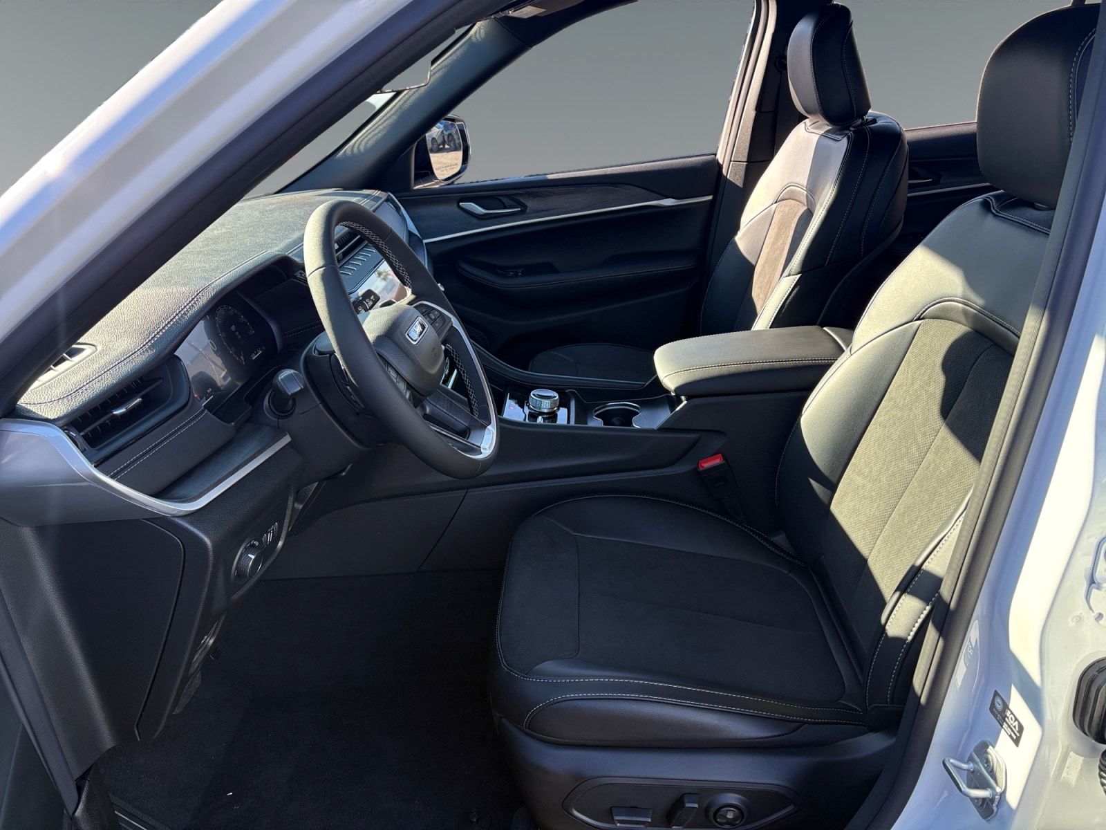 2026 Jeep Grand Cherokee Laredo - Photo 9