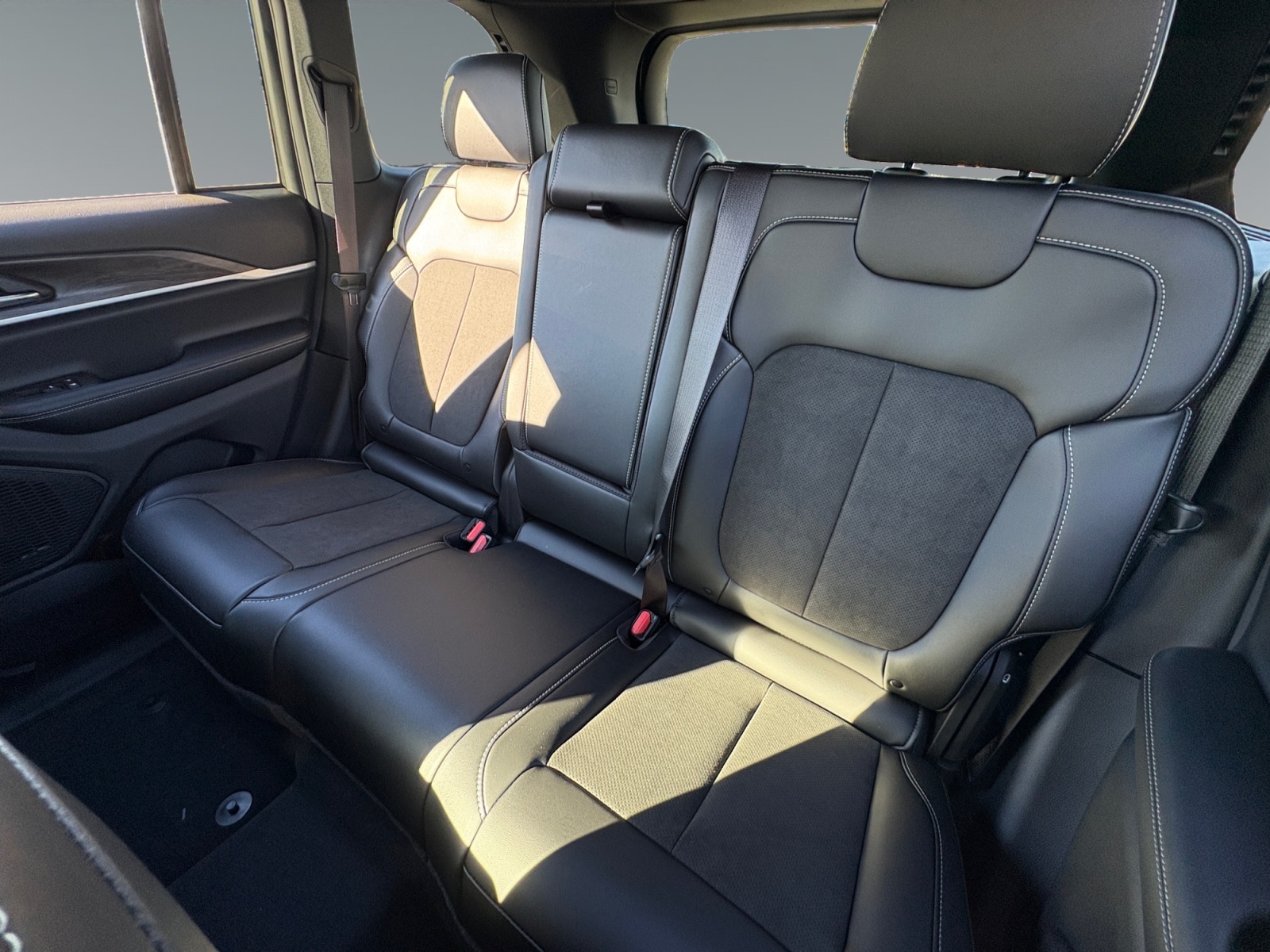 2026 Jeep Grand Cherokee Laredo - Photo 13