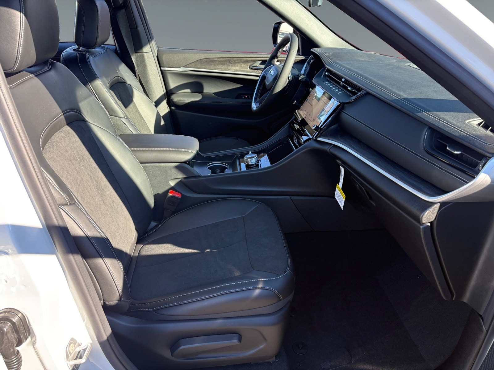 2026 Jeep Grand Cherokee Laredo - Photo 15