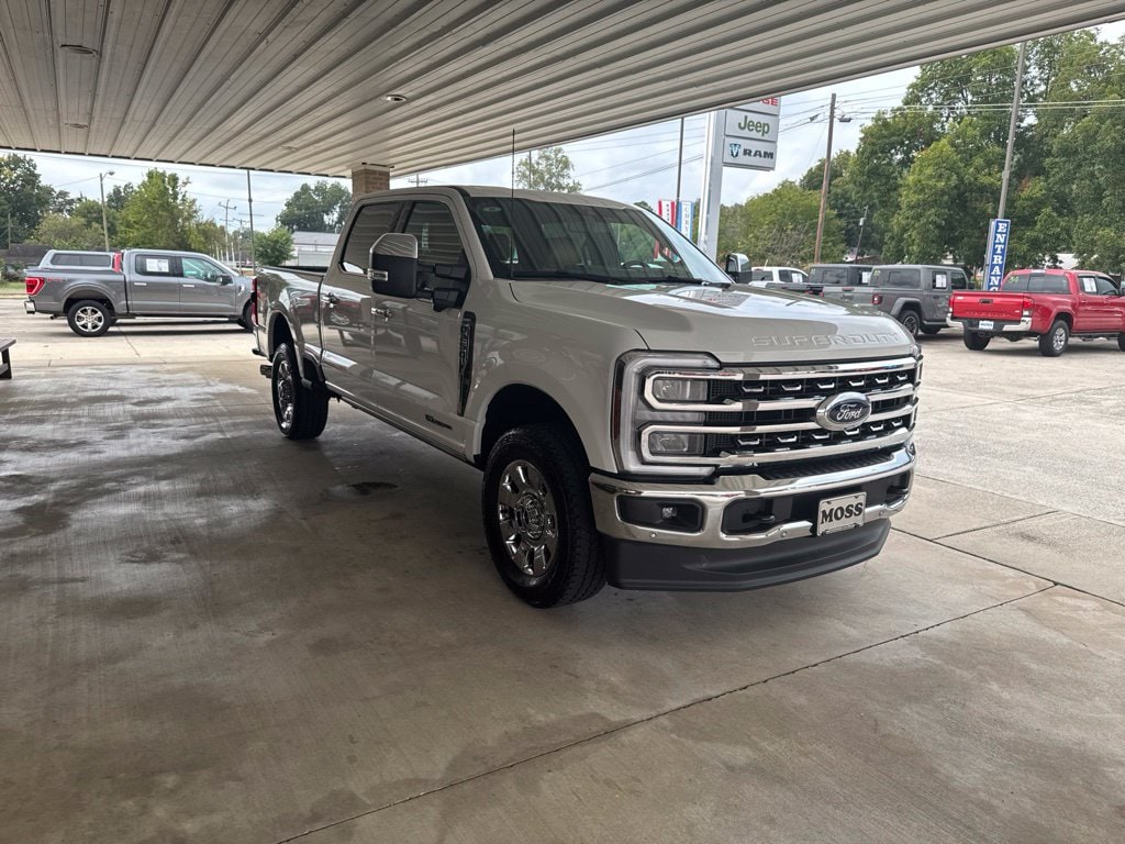 Used 2025 Ford F-250SD Lariat Truck