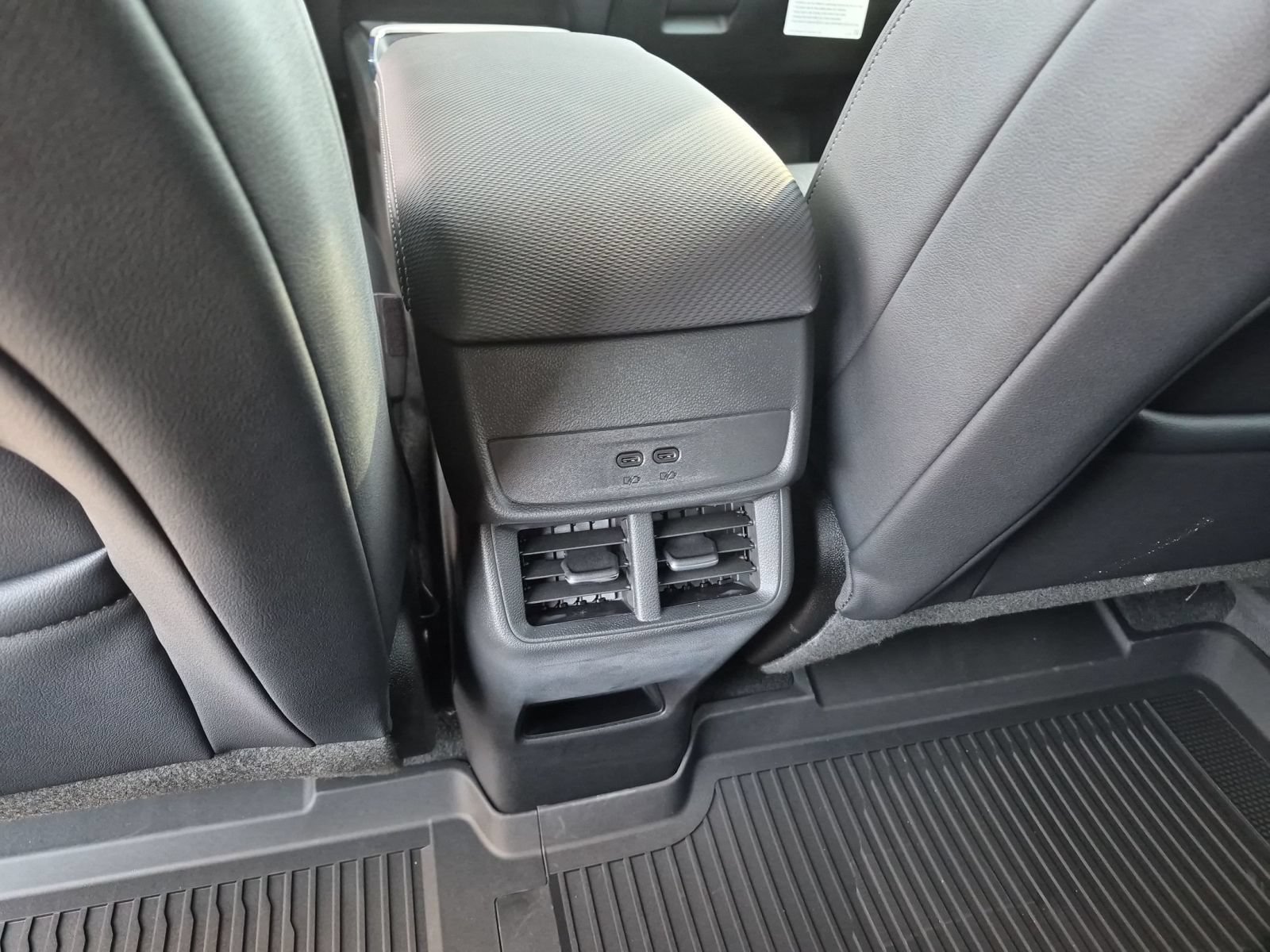 2027 Chevrolet Equinox LT - Photo 22