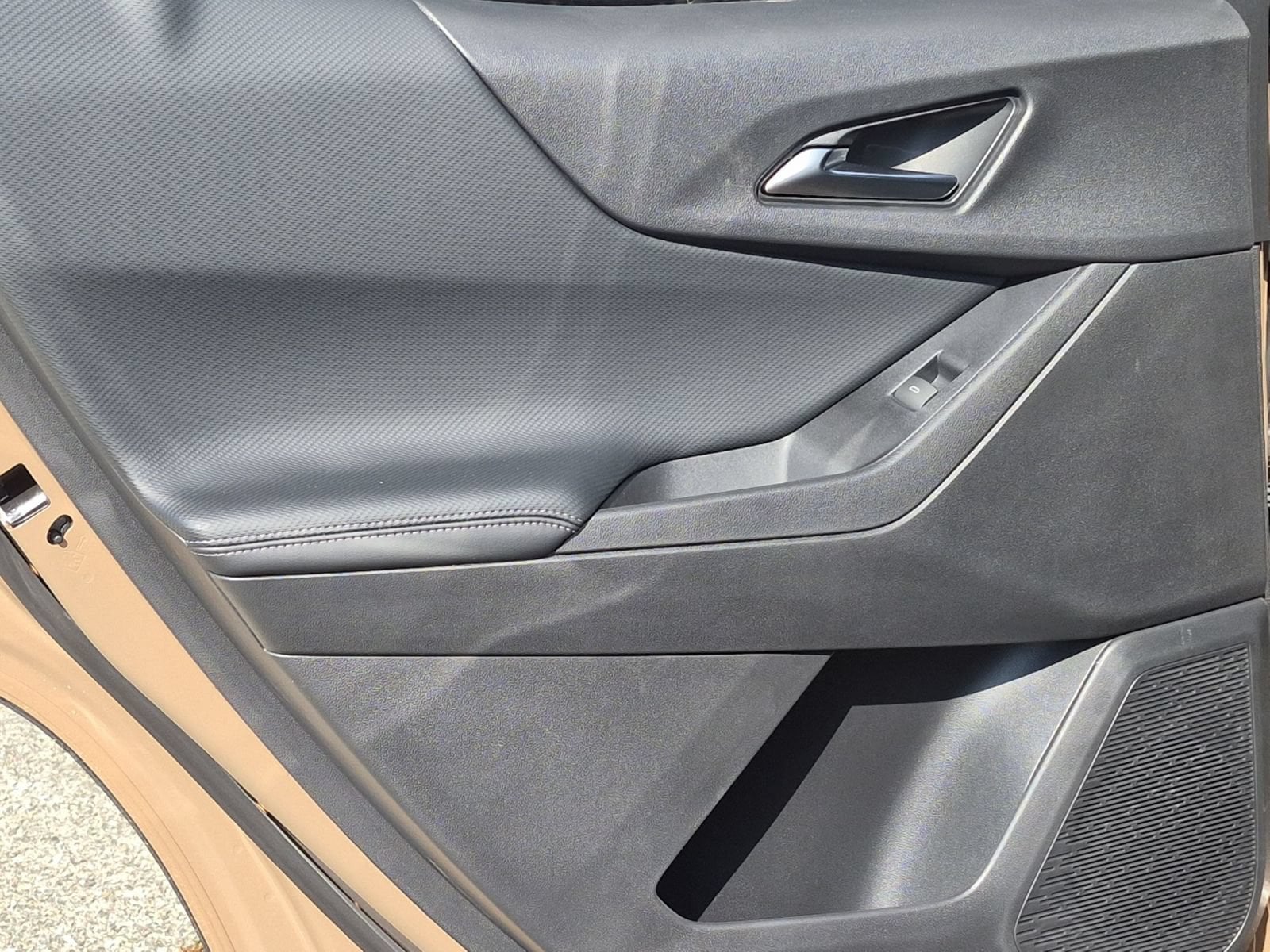 2027 Chevrolet Equinox LT - Photo 21