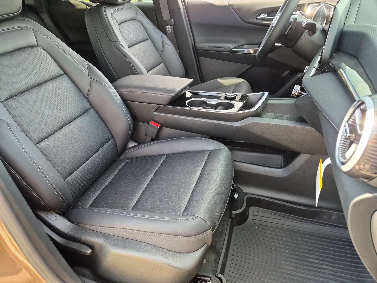 2027 Chevrolet Equinox LT - Photo 25