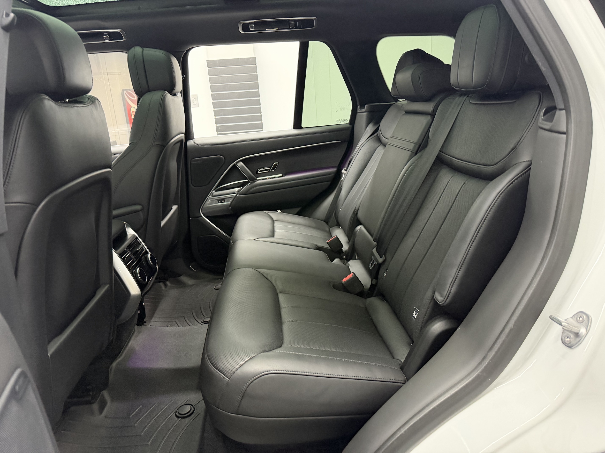 2023 Land Rover Range Rover SE - Photo 20