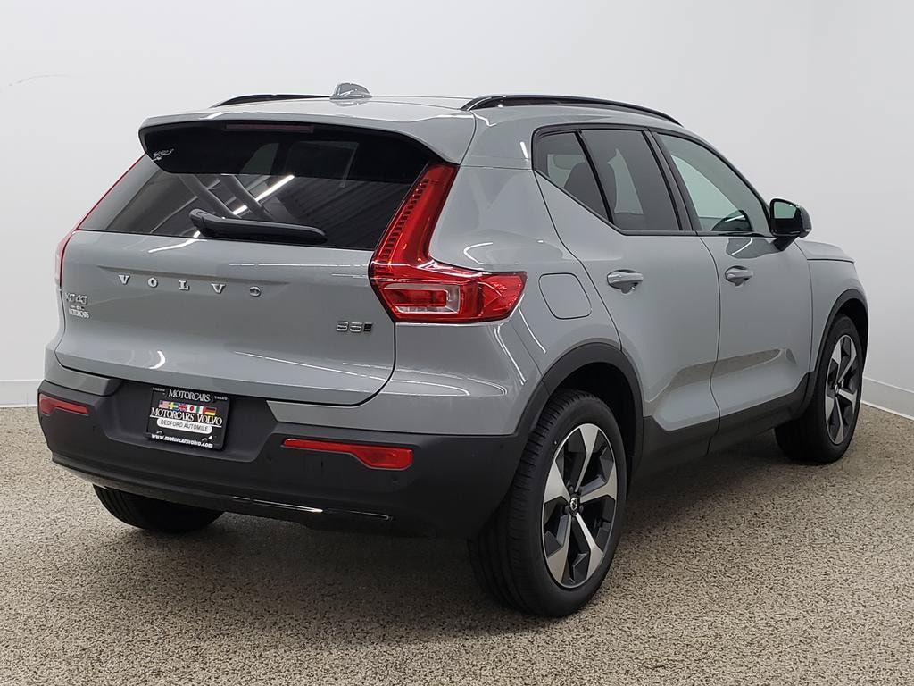 New 2026 Volvo XC40 B5 Plus SUV