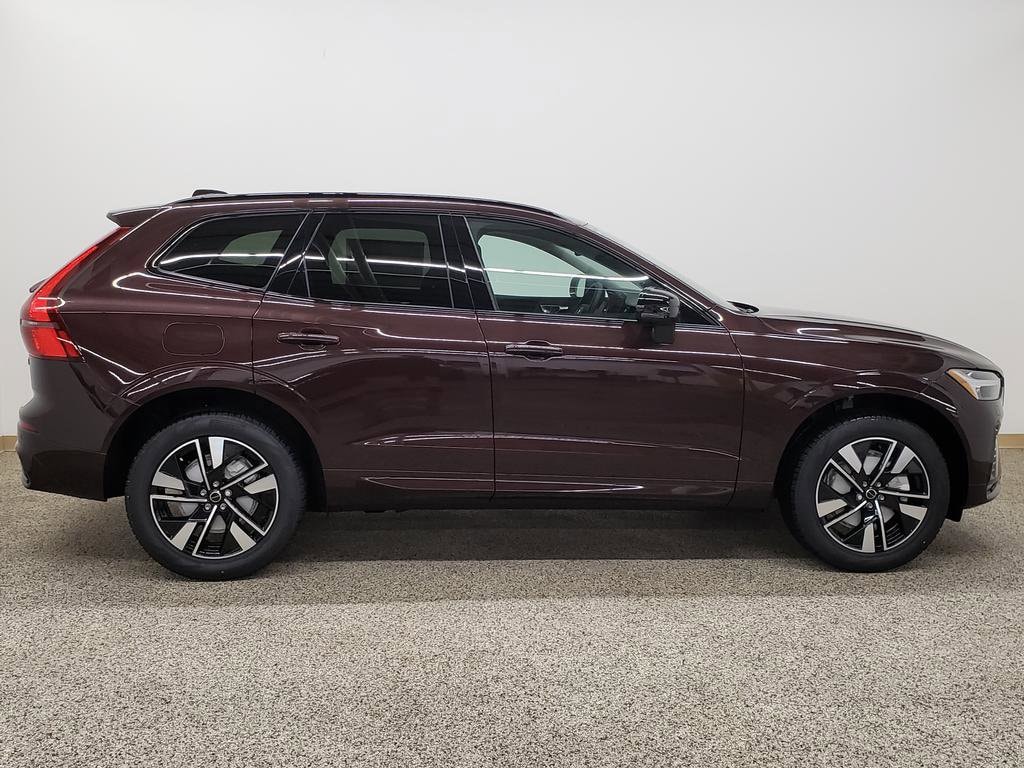 2026 Volvo XC60 Core - Photo 2