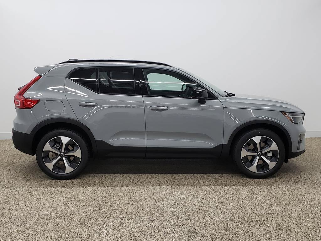 New 2026 Volvo XC40 B5 Plus SUV