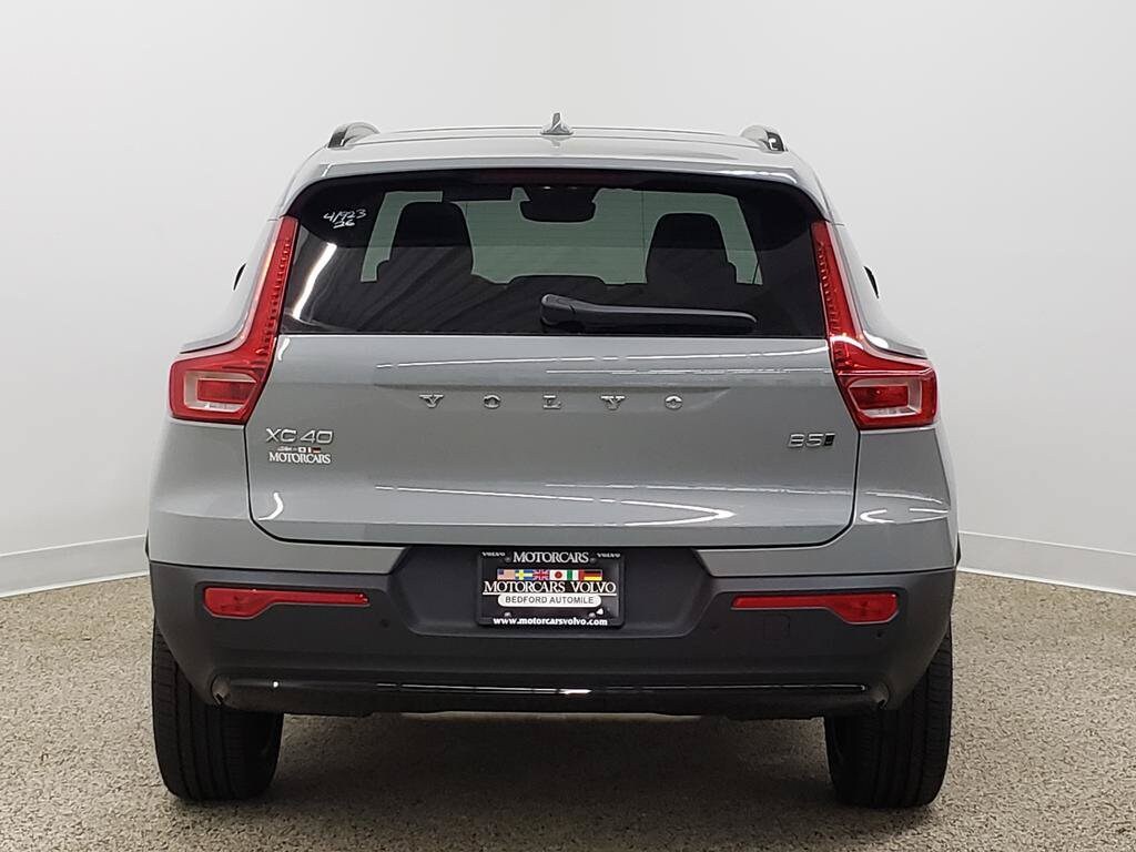 New 2026 Volvo XC40 B5 Plus SUV