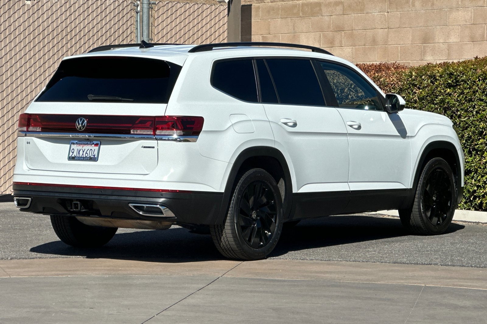 Used 2024 Volkswagen Atlas 2.0T SE w/Technology SUV