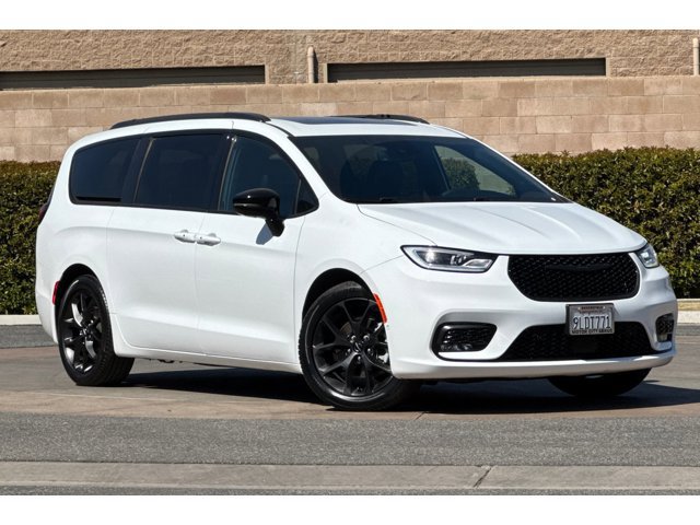 Used 2024 Chrysler Pacifica Limited Van Passenger Van