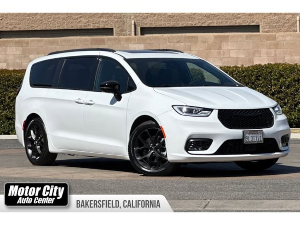 Used 2024 Chrysler Pacifica Limited Van Passenger Van