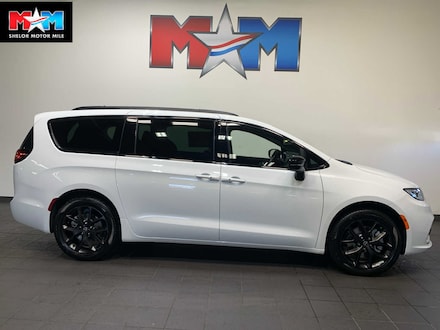 2026 Chrysler Pacifica Limited Passenger Van