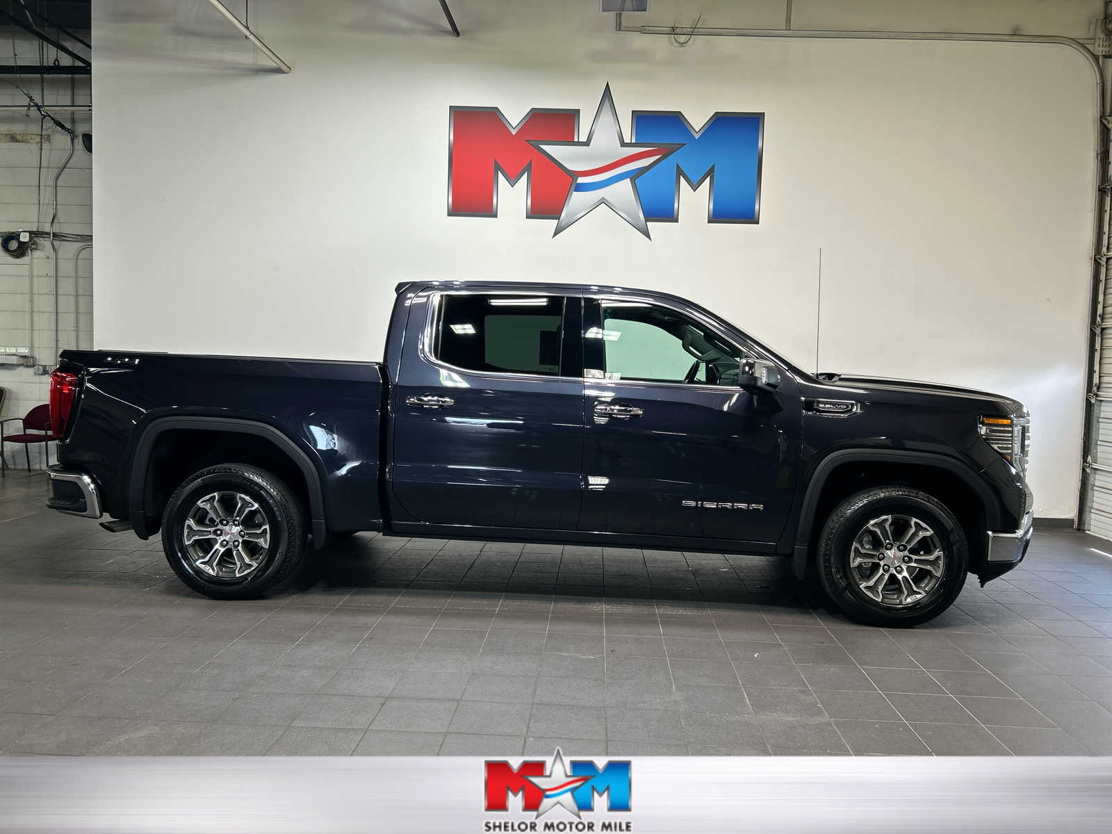 2025 GMC Sierra 1500 SLT