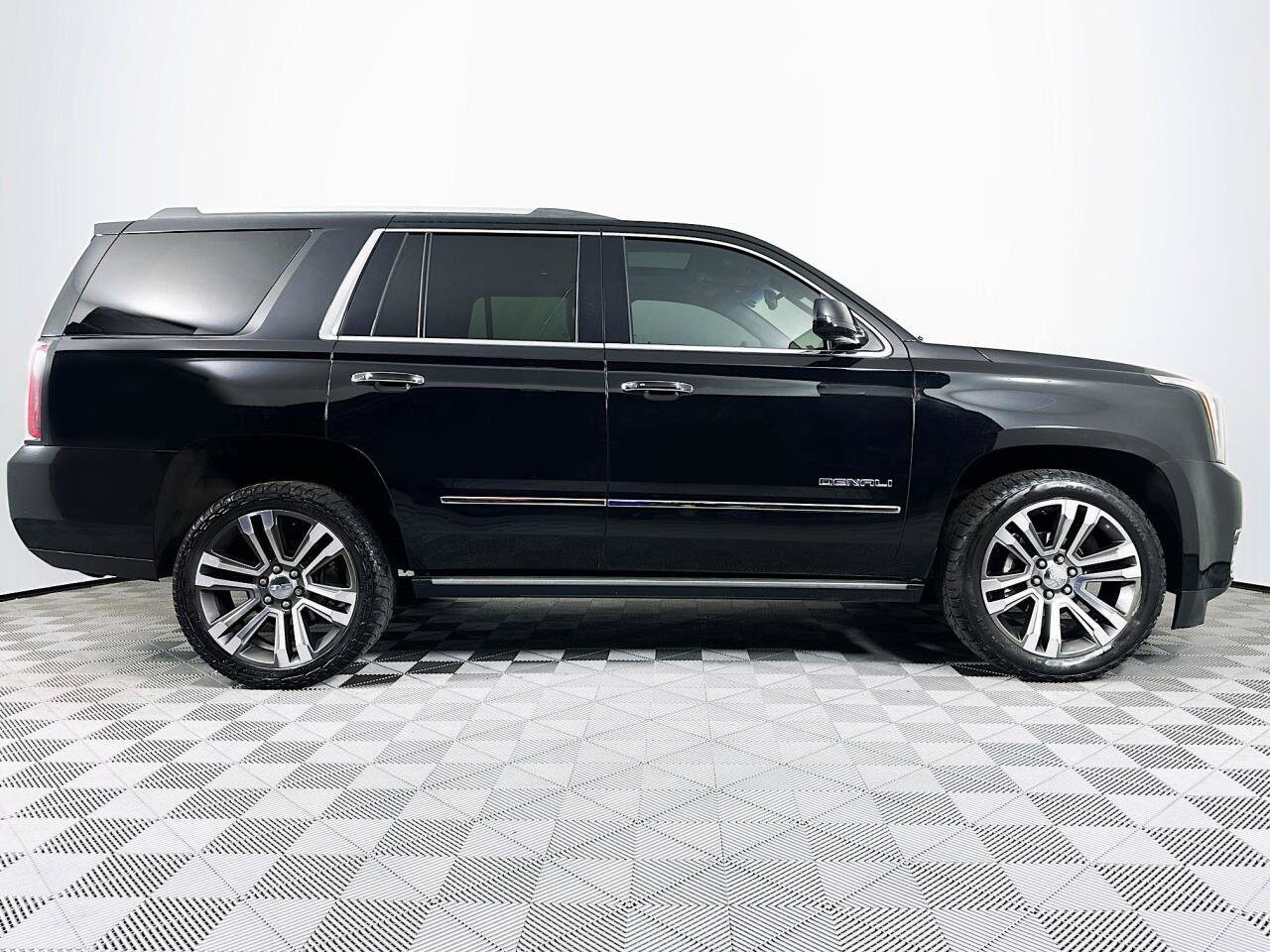2019 GMC Yukon Denali - Photo 28