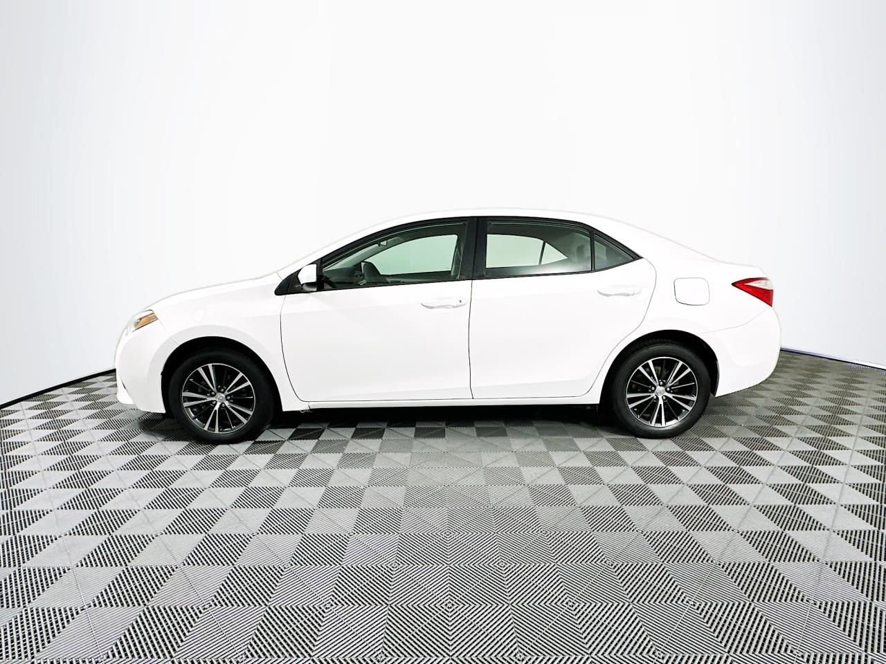 2016 Toyota Corolla LE Plus - Photo 13