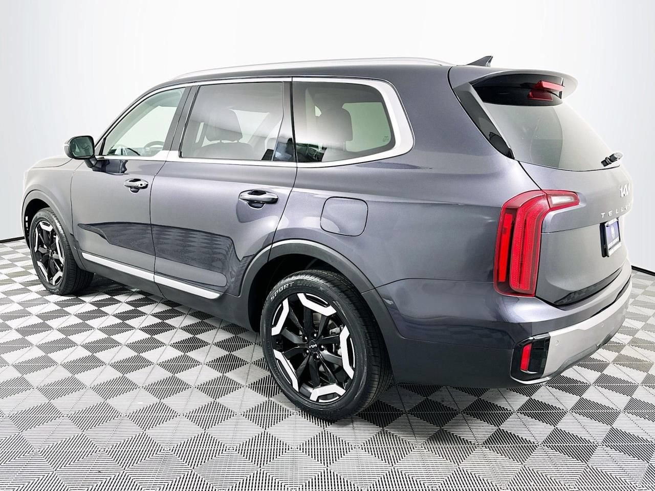 2025 Kia Telluride S - Photo 8