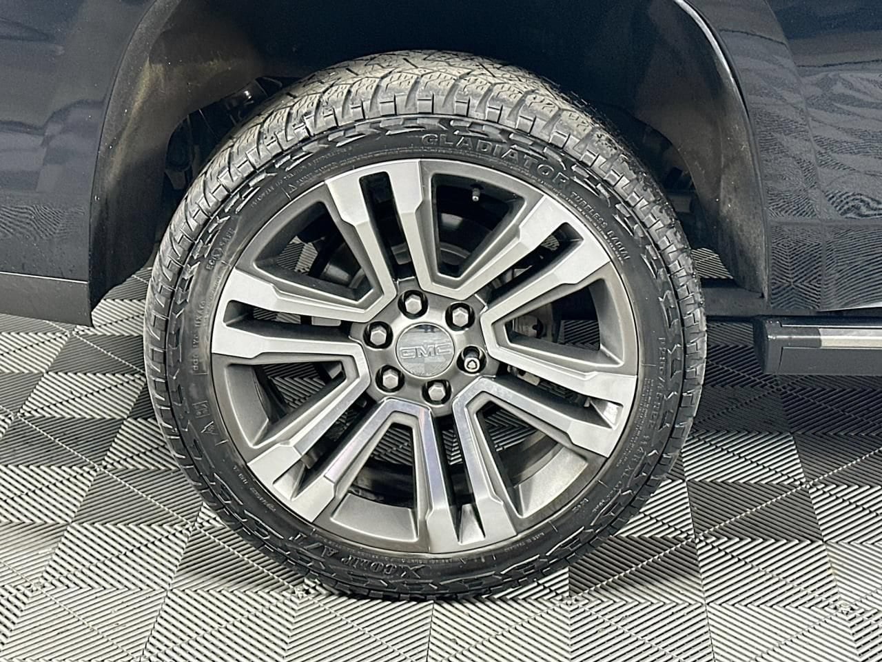 2019 GMC Yukon Denali - Photo 30