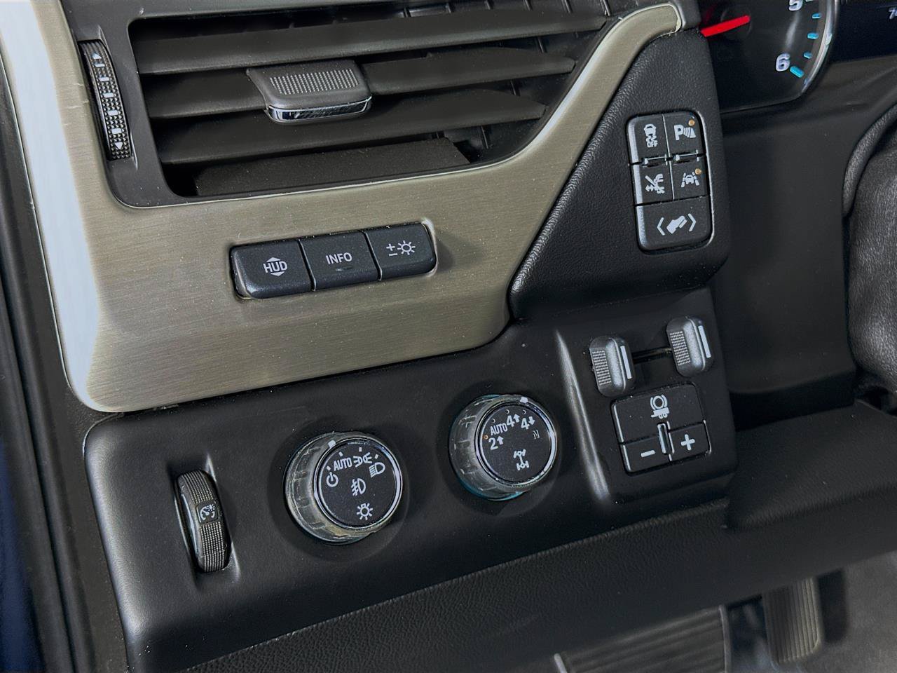 2019 GMC Yukon Denali - Photo 40