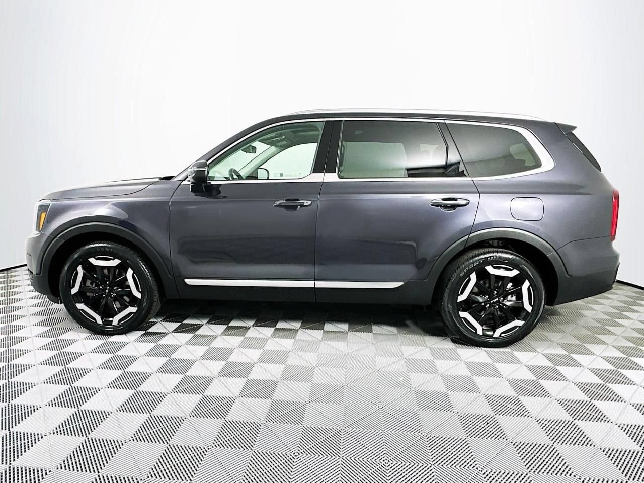2025 Kia Telluride S - Photo 7
