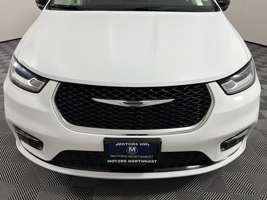 Used 2024 Chrysler Pacifica Plug-In Hybrid Select Van Passenger Van