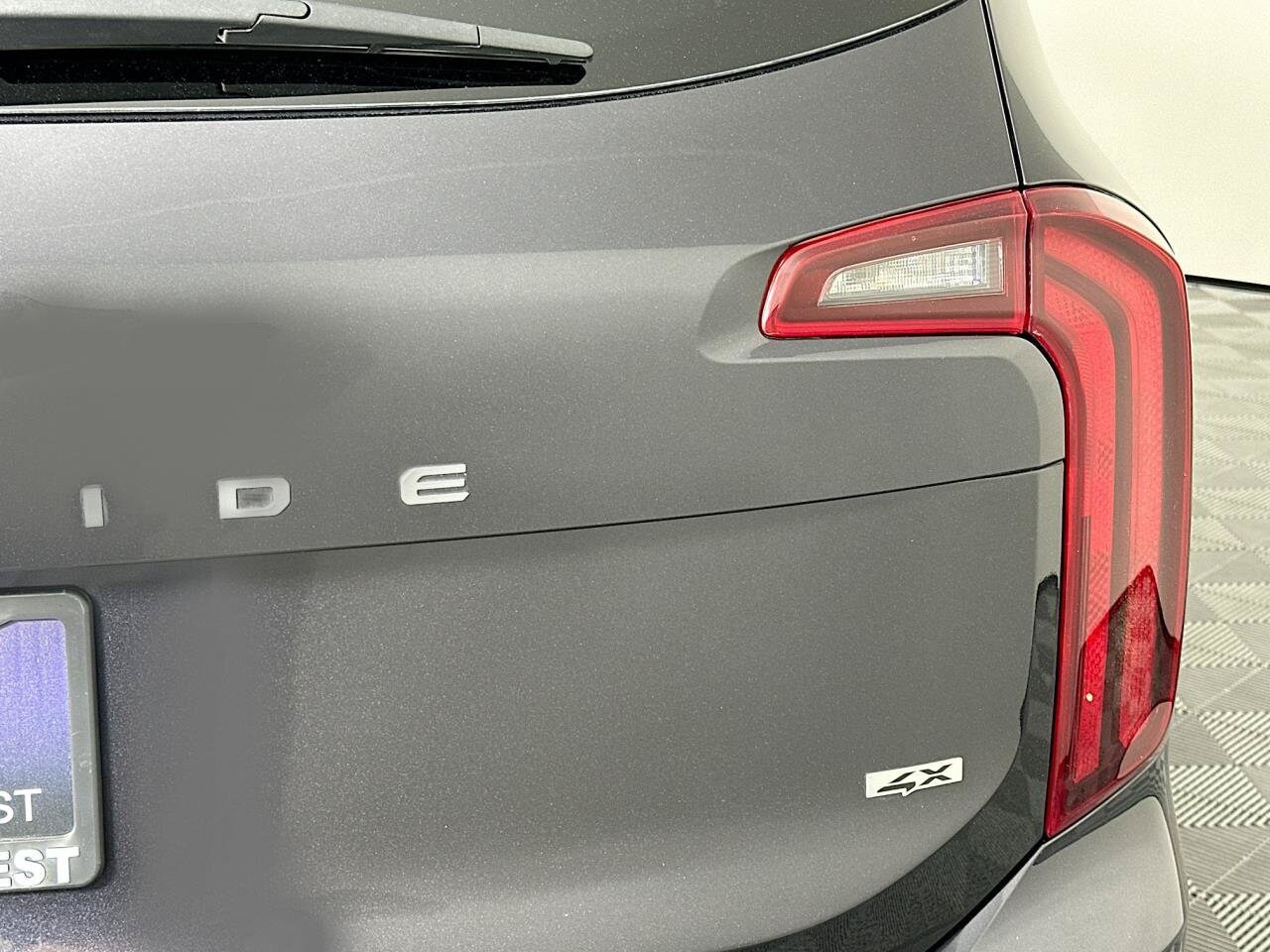2025 Kia Telluride S - Photo 25