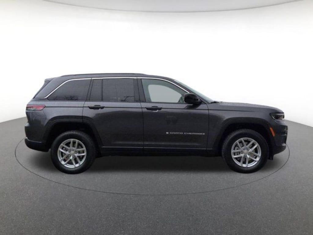 New 2026 Jeep Grand Cherokee Laredo Sport Utility