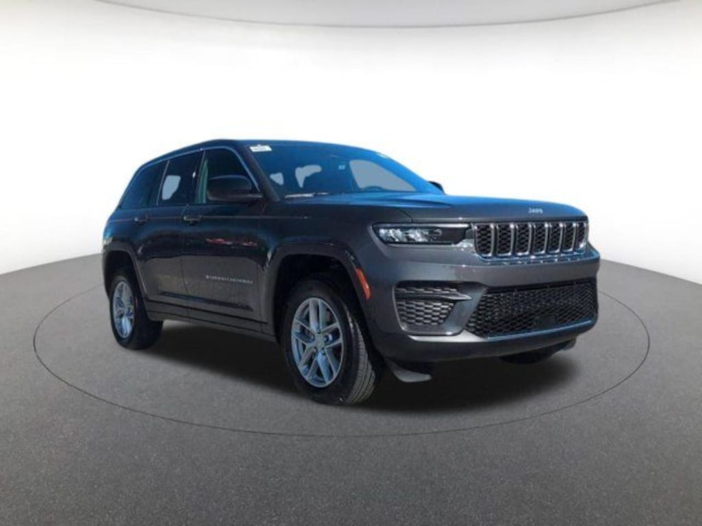 New 2026 Jeep Grand Cherokee Laredo Sport Utility