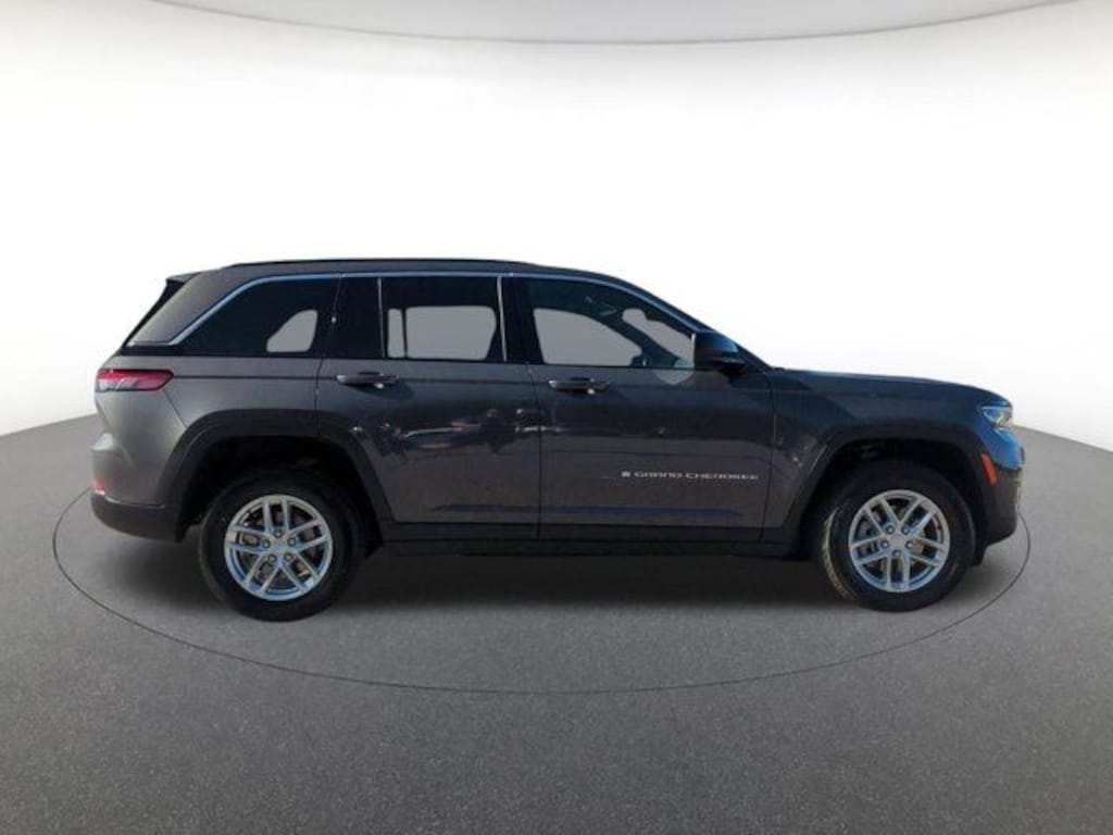 New 2026 Jeep Grand Cherokee Laredo Sport Utility