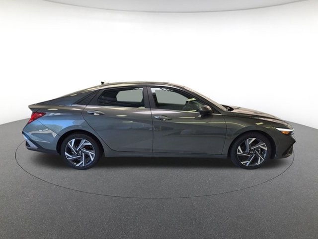 2025 Hyundai Elantra SEL - Photo 4