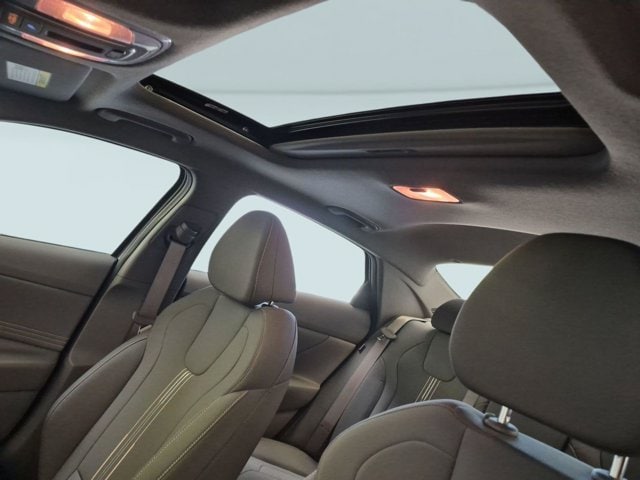 2025 Hyundai Elantra SEL - Photo 19
