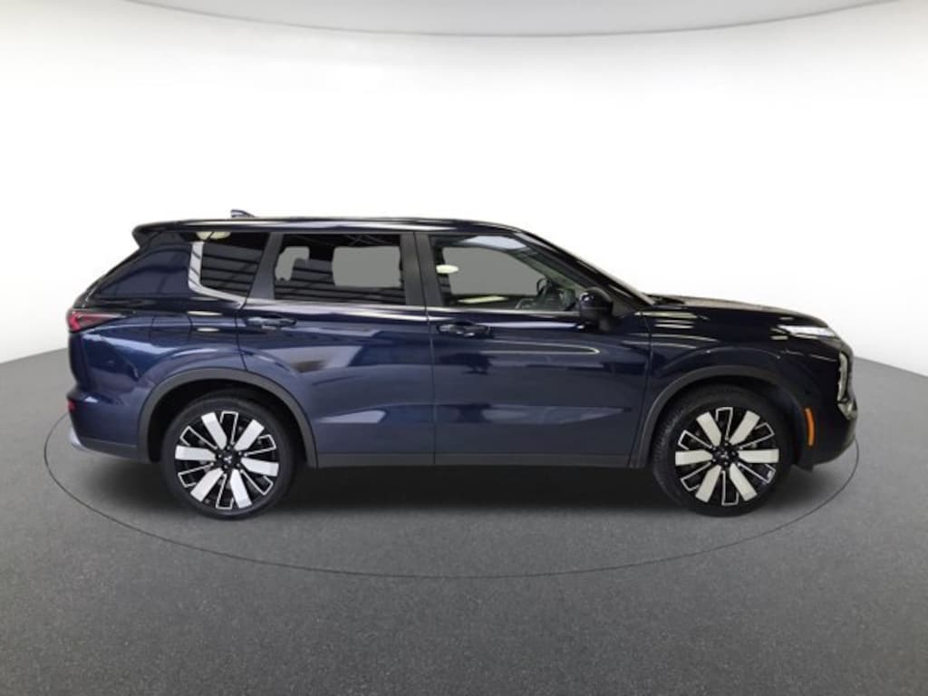 Used 2025 Mitsubishi Outlander SE SUV