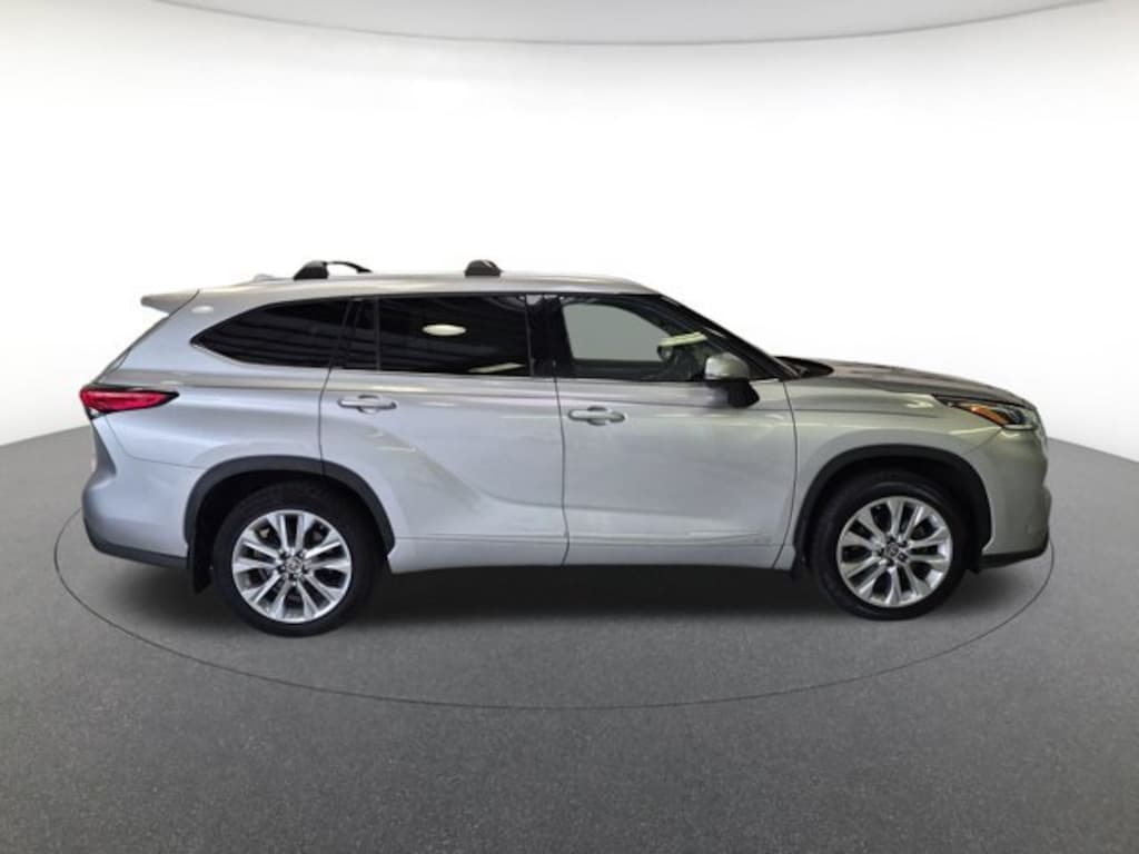 Used 2023 Toyota Highlander Hybrid Limited SUV
