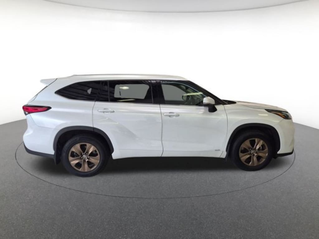 Used 2022 Toyota Highlander Hybrid Bronze Edition SUV