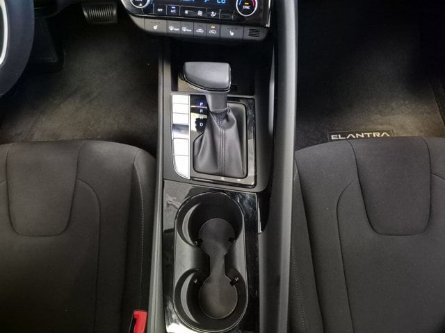 2024 Hyundai Elantra SEL - Photo 13
