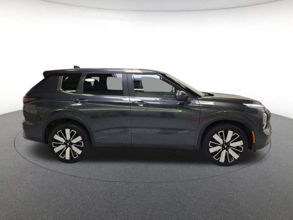 Used 2025 Mitsubishi Outlander SE SUV