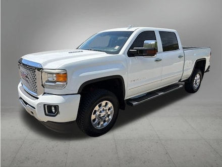 2015 GMC Sierra 2500 HD Denali Truck Crew Cab