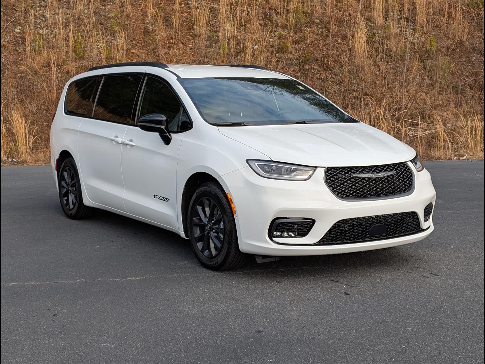 2025 Chrysler Pacifica Select - Photo 8